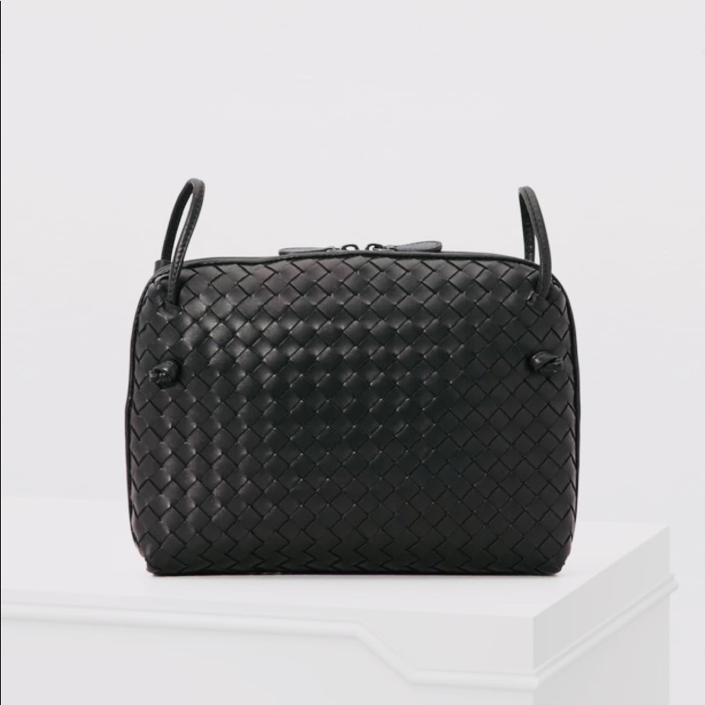 Authentic BOTTEGA VENETA
Nodini crossbody bag